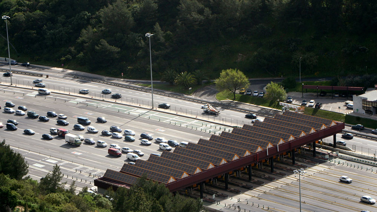 Generalna Dyrekcja Dróg Krajowych i Autostrad podpisała umowę na budowę autostrady A1 na odcinku Świerklany - Gorzyczki o długości 18,3 km. Drogę zbuduje firma Alpine Bau, która już raz została wyrzucona z placu budowy tego odcinka.