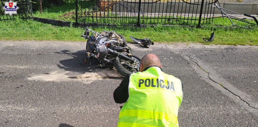 Straszny wypadek 19-latka w Maryniowie. Wjechał na motocyklu w dom