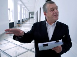 Prokuratura: Łyżwiński okradał Samoobronę