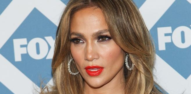 <b>Jennifer Lopez w Turkmenistanie</b>
<br>
<br>
Lopez zagrała na urodzinach autorytarnego władcy kraju, Gurbangula Berdimuhamedowa. Za występ piosenkarka miała otrzymać ponad milion dolarów.