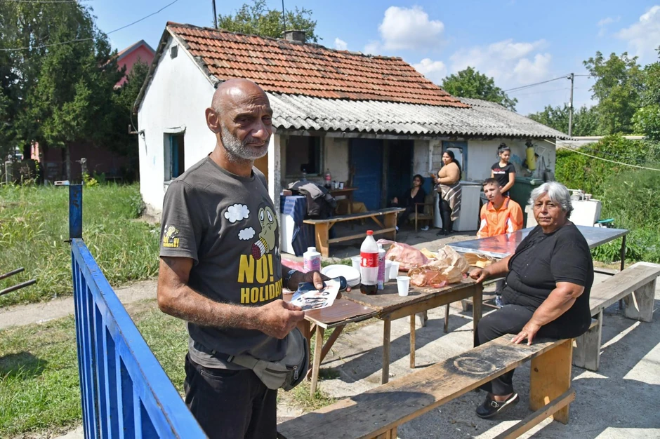 Porodica i prijatelji pokušavaju da pruže utehu Zoranu