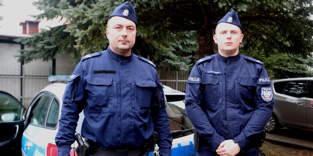 sierż. sztab. Marek Rydzkowski i sierż. Dawid Czapiewski