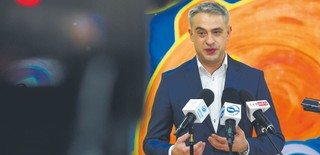 W USA krytyka i przesłuchania Zuckerberga, w Polsce patronat ministerstwa