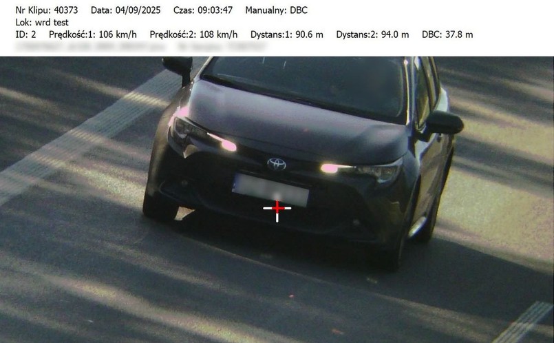 Odstęp między pojazdami - policja robi zdjęcia kierowcom