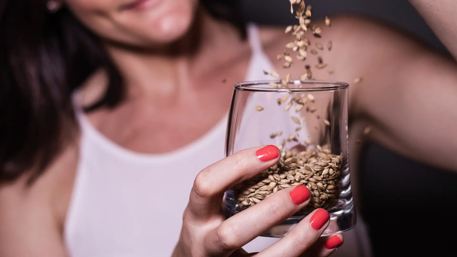 Woda jęczmienna dla zdrowia i na upały. Barley water pija także królowa