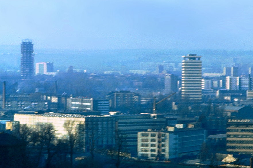 "Błękitek" jeszcze przed przebudową (po prawej stronie). W tle "Szkieletor", 1980 r.