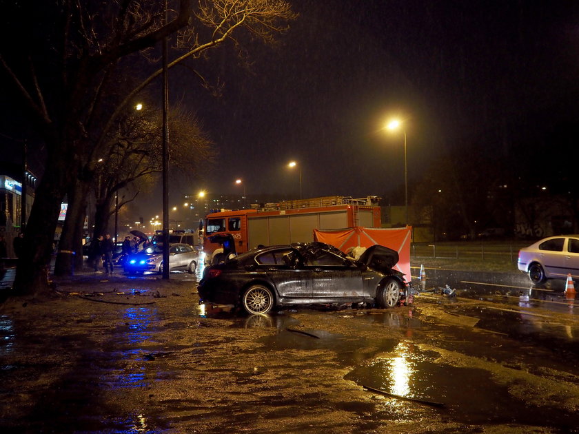 BMW rozbite w Łodzi. Zginął kierowca