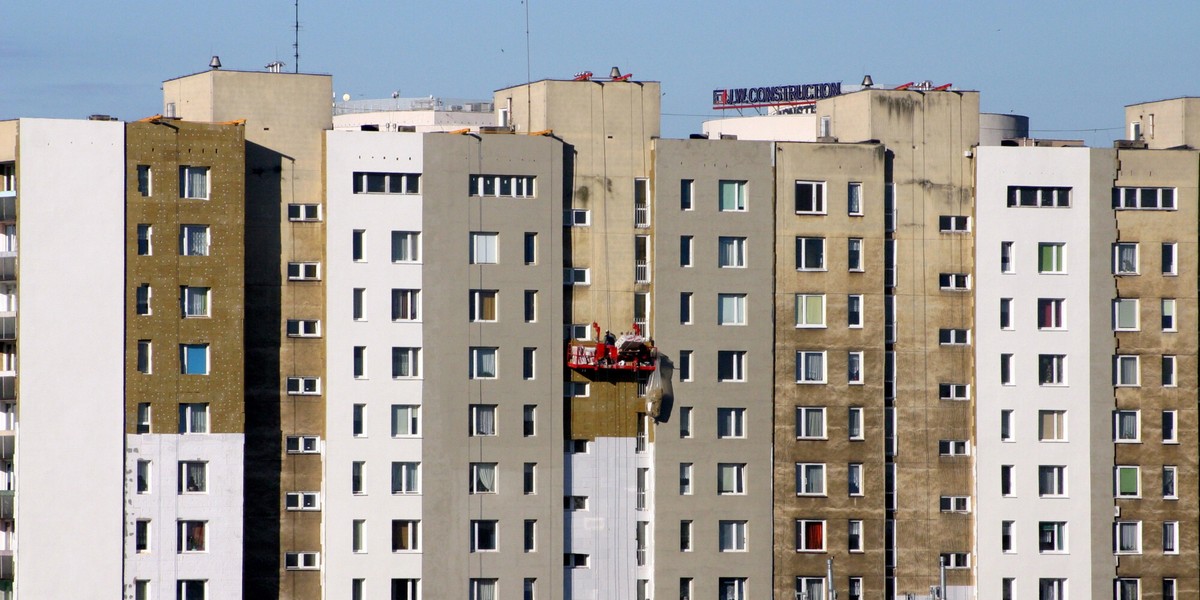 Termomodernizacja budynków może stworzyć dodatkowo 85 tys. miejsc pracy, co w kontekście decyzji rządu o zamykaniu kopalń ma ogromne społeczne znaczenie.