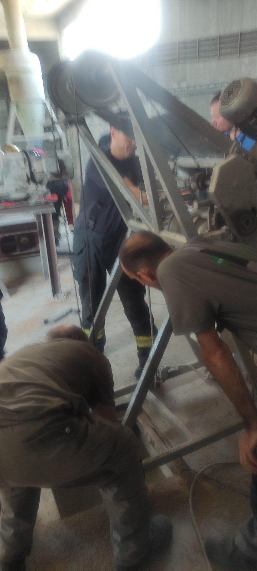 Izvlačenje muškarca iz silosa