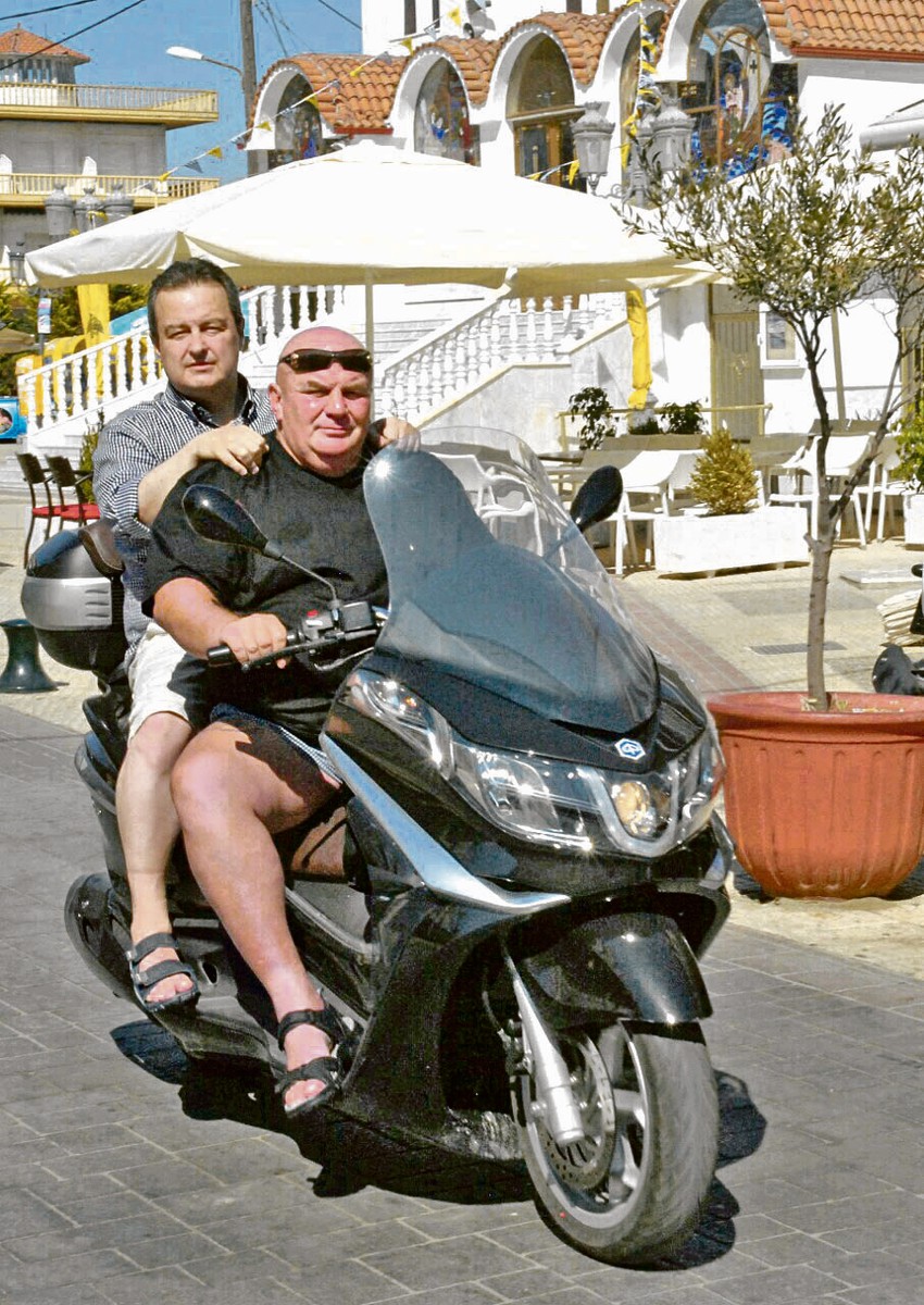 Na skuteru sa koalicionim partnerom Dačićem 