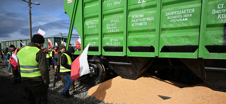 Protest rolników zaostrza się. Ukraińskie zboże wylądowało na torach w Medyce