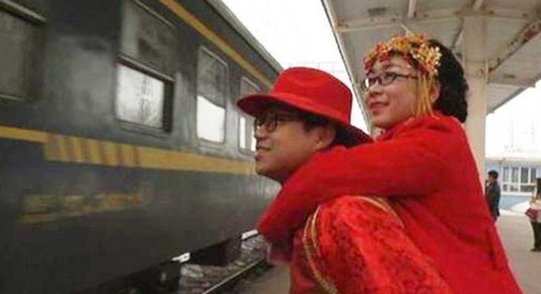 Chinese couple ditch car, groom carries bride on back to wedding venue