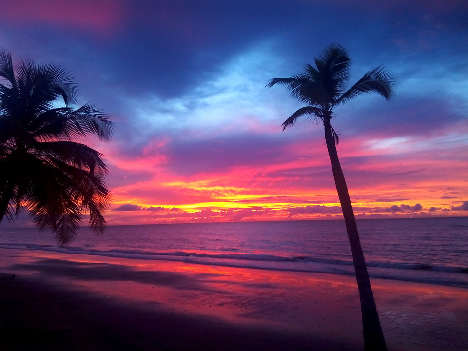 Kalena Dharamnath - "Kiedy słońce usuwa wszelkie troski" (październik) - Granville Beach, Trinidad i Tobago