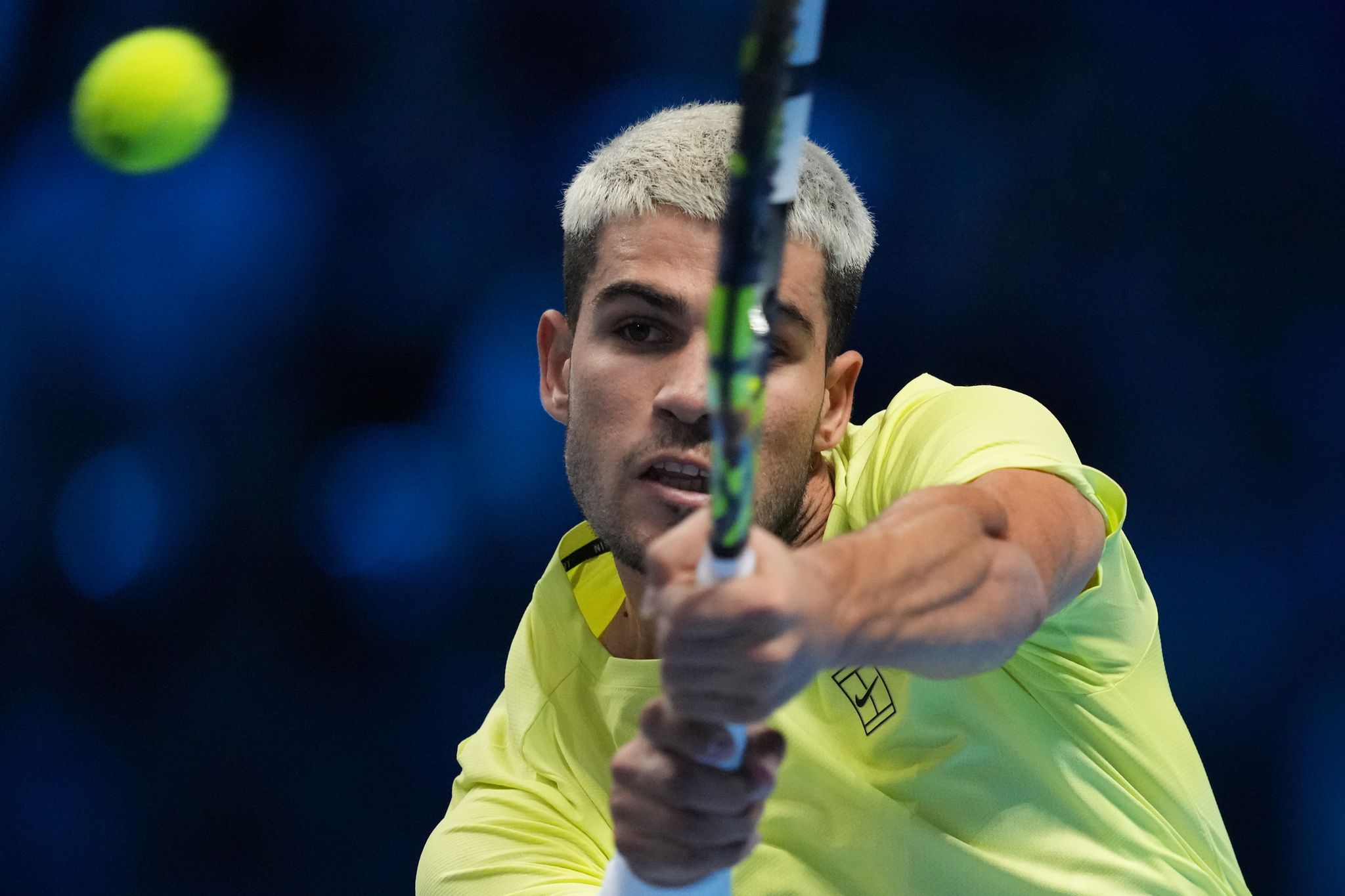 Alcaraz bezwingt Fritz bei ATP Finals, Halbfinale in Reichweite