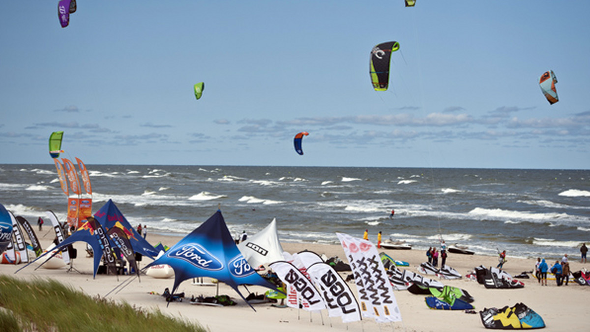 Już w tym tygodniu rozpocznie się dziewiąta edycja Pucharu Polski i Mistrzostw Polski w kitesurfingu Ford Kite Cup 2014. Pierwsze zawody sezonu odbędą się w dniach 23 – 25 maja w Chałupach, tradycyjnie na kempingu Chałupy III.