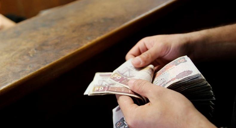 A customer counts his Egyptian 50 pound notes at an exchange office in downtown Cairo, Egypt, April 19, 2016. REUTERS/Amr Abdallah Dalsh