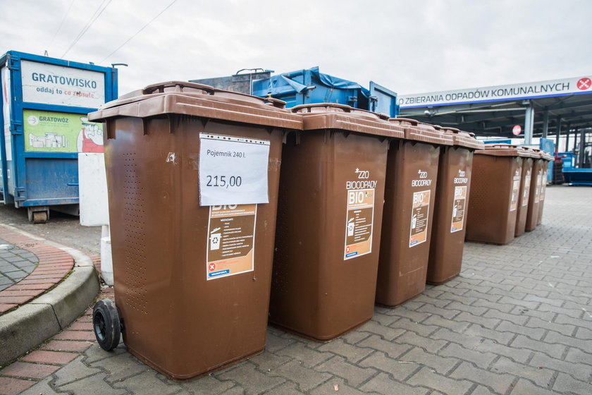 Urzędnicy z GOAP radzą mieszkańcom: Wydrapcie adres na pojemnikach