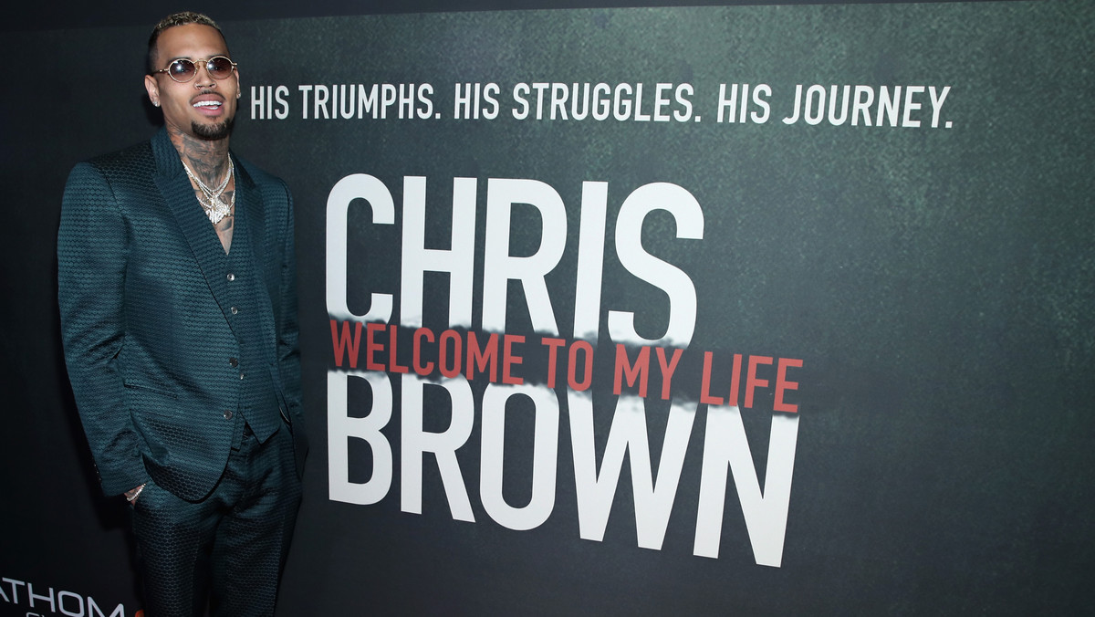 Raper Chris Brown został oskarżony przez anonimową kobietę o współudział w gwałcie, którego miał się dopuścić na niej raper Young Lo. Prawnik artysty oficjalnie zaprzeczył oskarżeniom. Śledztwo prowadzi policja w Los Angeles.