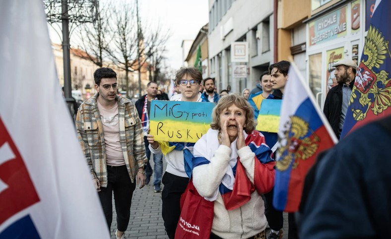 Demonstracja w Koszycach. Matus Geć w środku.  Fot: Milan Bureš/Respekt