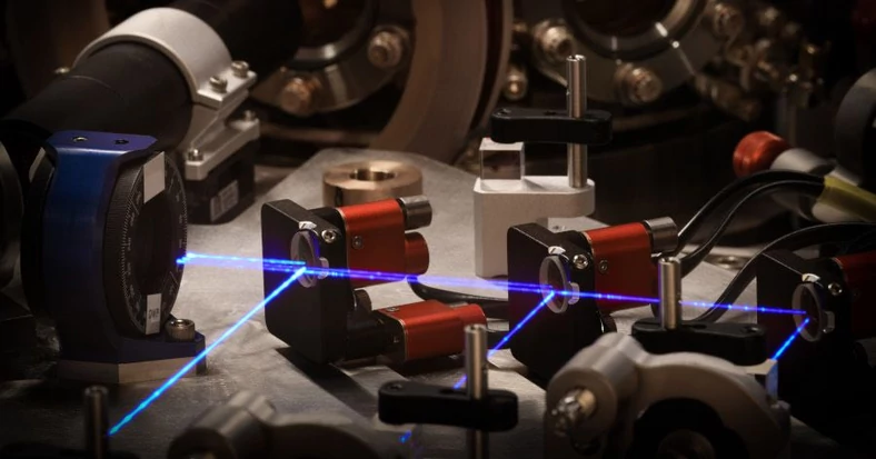 Honeywell do precyzyjnego kontrolowania stanów kwantowych używa laserów