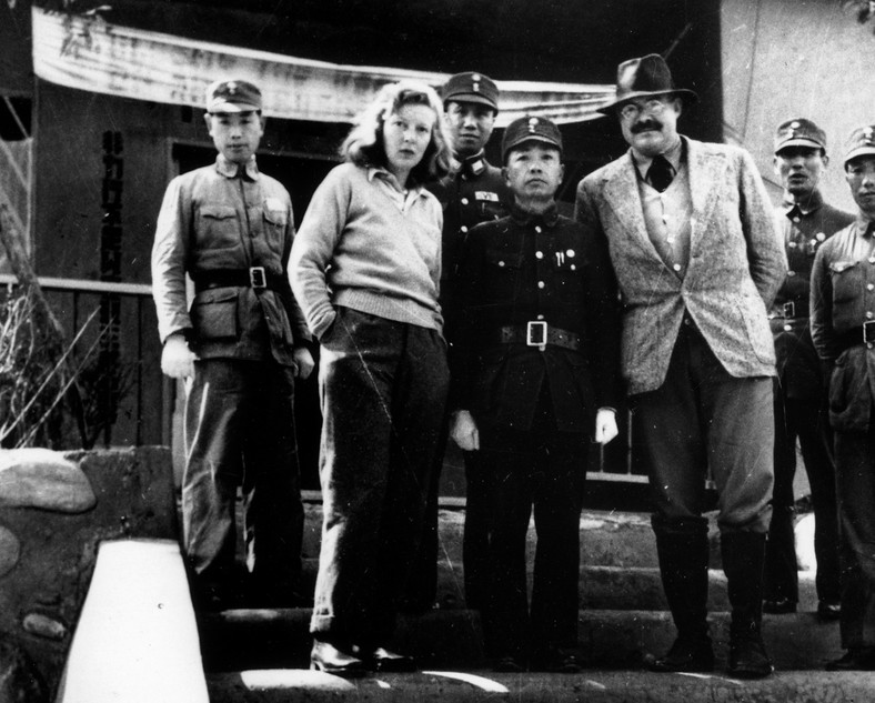 Ernest Hemingway z Marthą Gellhorn i gen. Yu Hanmou w Chinach w 1941 r.