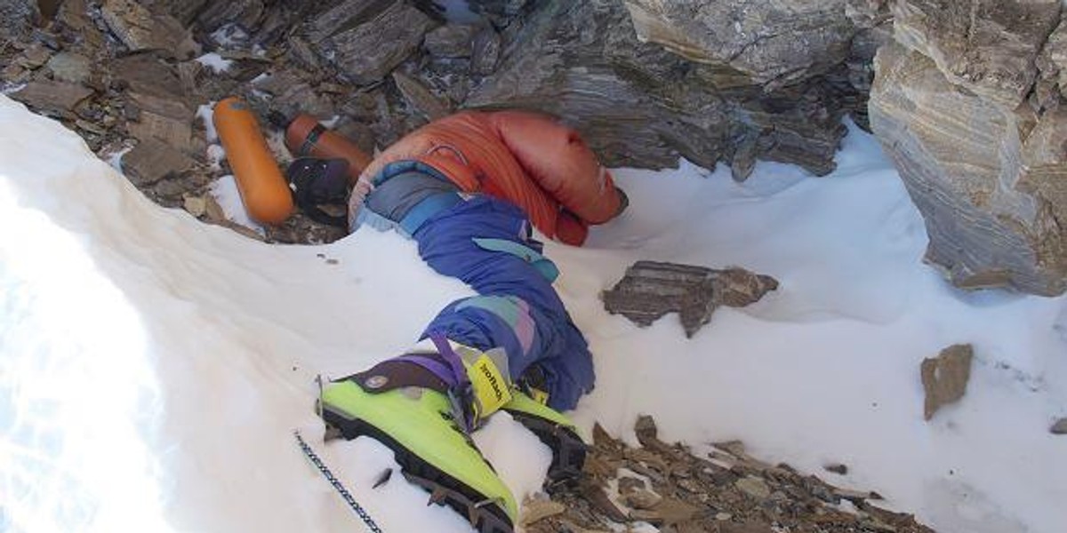 Mroczna tajemnica zielonych butów na Mount Everest