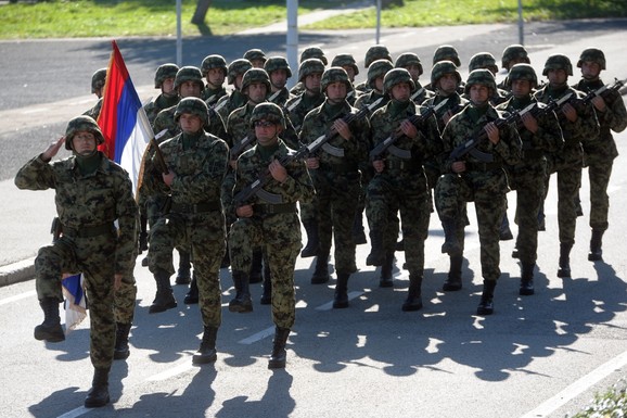 REGRUTACIJE OD SEPTEMBRA Startuje obavezni vojni rok za mladiće u Srbiji: Evo šta će raditi iz dana u dan, koja su pravila ponašanja i ličnog izgleda, ali i ko će u VOJSKU DUPLO DUŽE