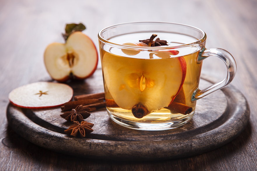 Jesienna herbata z jabłkiem i cynamonem