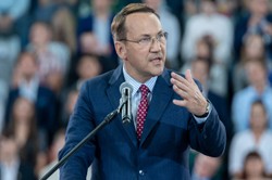 Wyniki wyborów 2023. Sikorski w CNN nawiązał do aborcji. "Surowiej niż w Iranie"