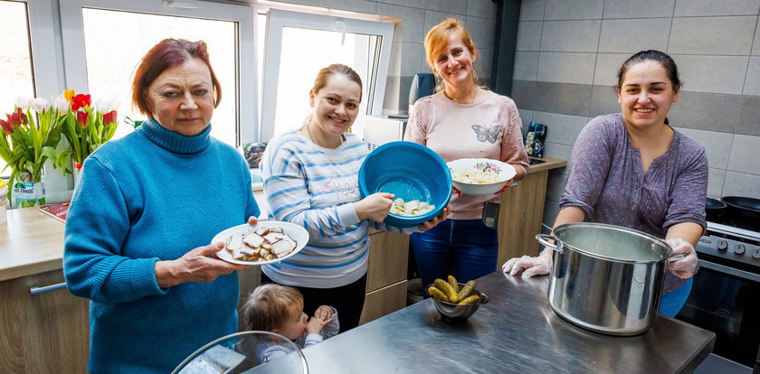 Ukrainki ugotowały setki pierogów. Na degustację przyszły tłumy!