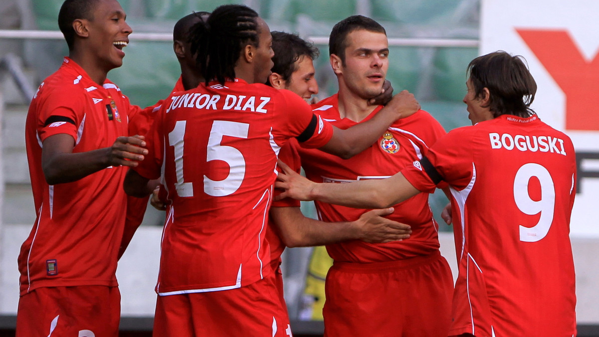 Wicemistrzowie Polski nie zagrają na własnym stadionie w 2 rundzie kwalifikacji do Ligi Europejskiej. Opóźnienia w budowie obiektu przy Reymonta są tak duże, że mecz z FC Siaulia (22 lipca) Wisła zagra na stadionie Hutnika.