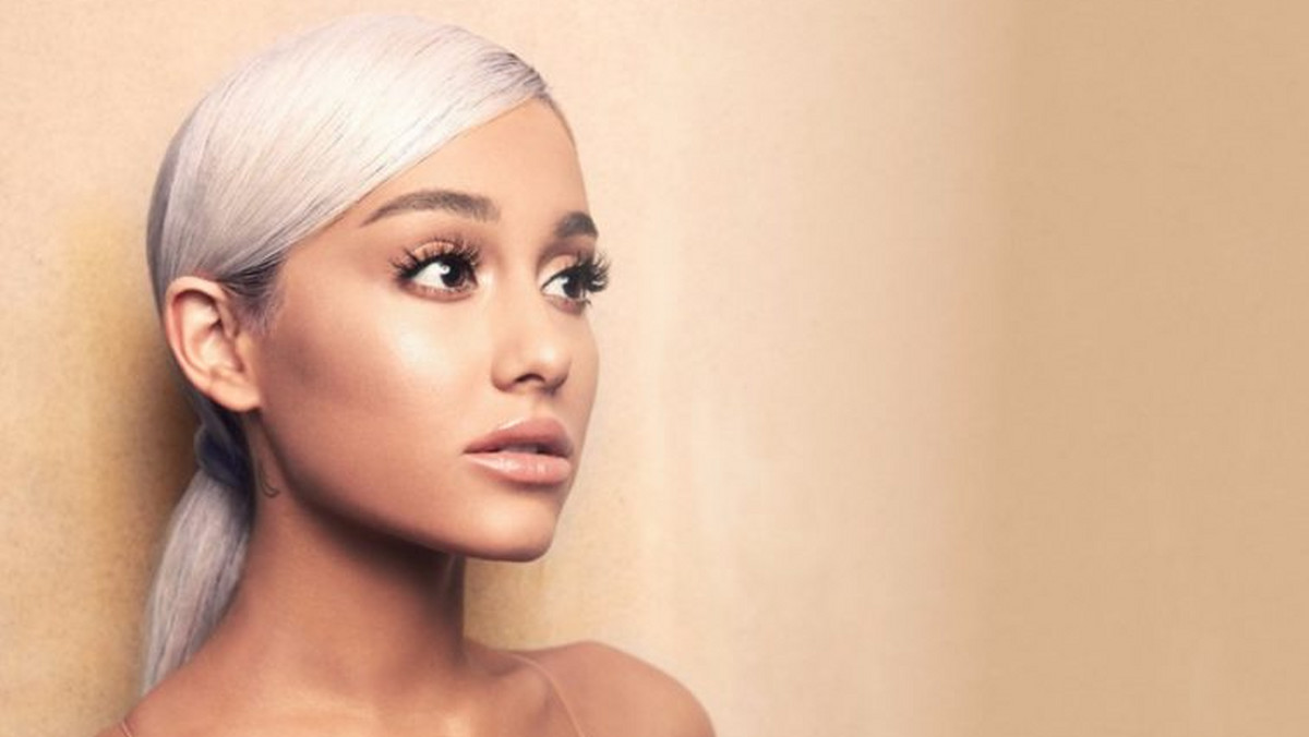 Billboard opublikował listę najlepszych albumów wydanych w 2018 r. Na pierwszym miejscu znalazła się najnowsza płyta Ariany Grande, "Sweetener". Za nią w czołówce "Invasion of Privacy" Cardi B oraz "Golden Hour" Kacey Musgraves.