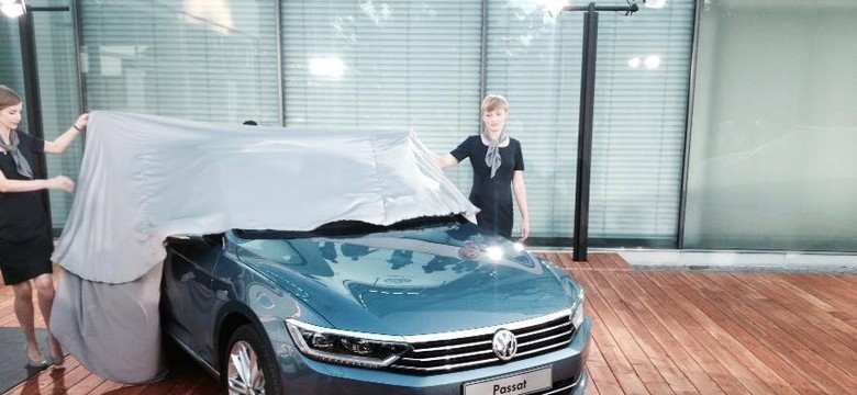 Kurtyna w górę! Tak wygląda NOWY volkswagen passat. Pierwsze zdjęcia