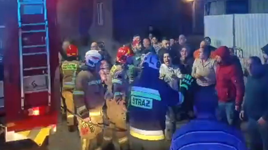 Romowie zaatakowali strażaków w Koszarach