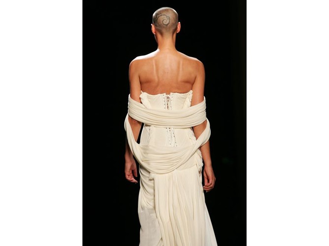 Jean Paul Gautier w kolekcji haute couture na sezon jesień-zima 2011/1012