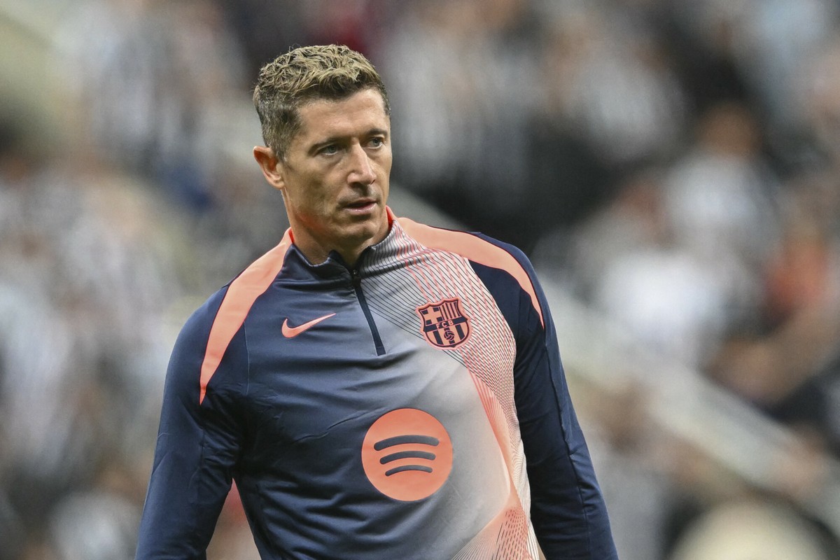 Lewandowski w kadrze Barcelony na mecz z Elche. Nie ma pewności, że wejdzie na boisko