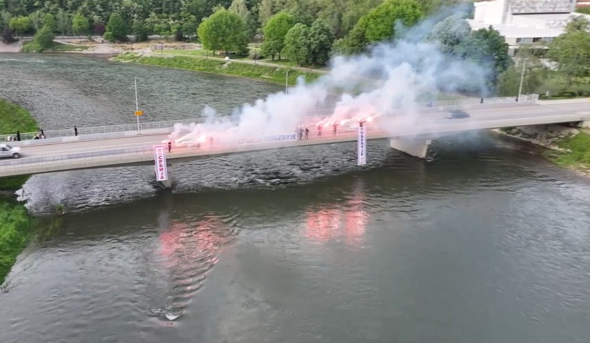 Transparenti "Srbija pobeđuje" po Srbiji