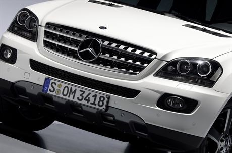 ML Edit-weiss 3/4 Front FS 004