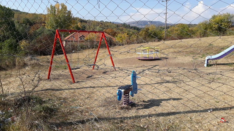 Igralište ispred škole