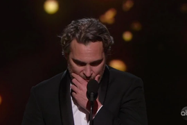 Brat mu UMRO NA RUKAMA, odrastao u SEKTI gde je INCEST bio dozvoljen, PROSIO na ulici, pa postao zvezda: Trnovit put GENIJALCA koji je pored svetske slave ostao SKROMAN ČOVEK