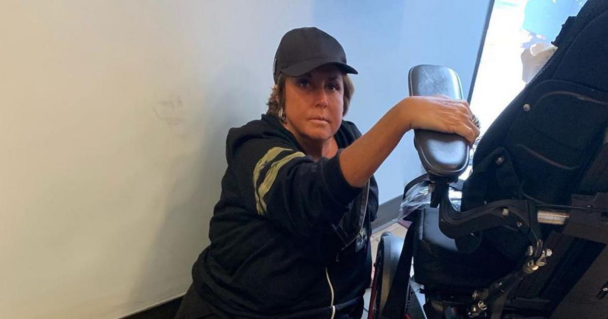 Why is Abby Lee Miller using a wheelchair?