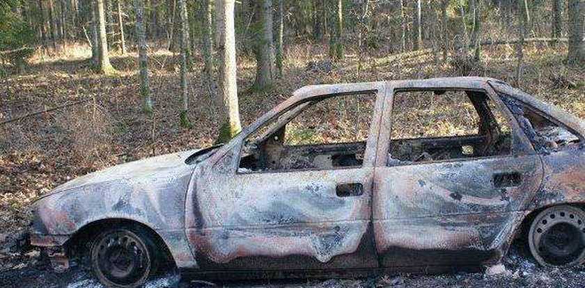 Porwali kierowcę i spalili jego samochód!