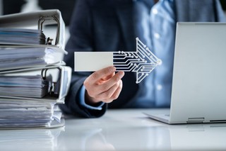 Czy wydatki udokumentowane przez pracownika raportem elektronicznym ze skanem imiennej faktury mogą być kosztem