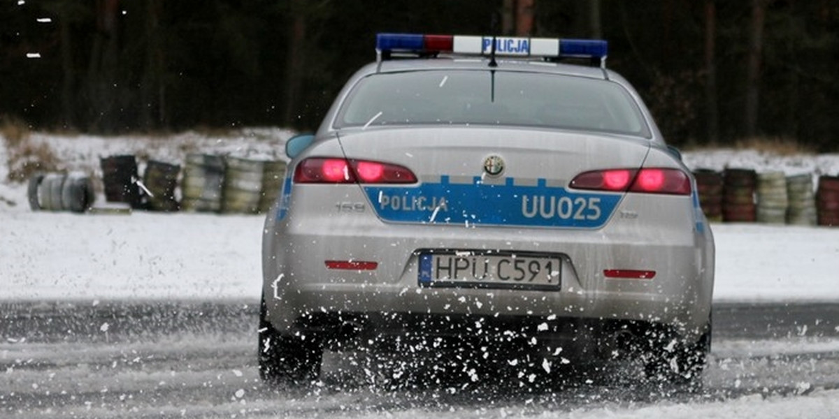Zimowe szkolenie Policji na Torze Poznań