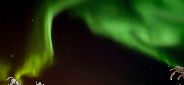 Eksplozja na Słońcu, malownicze zorze polarne na Ziemi