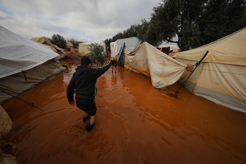 Zalany obóz w Syrii