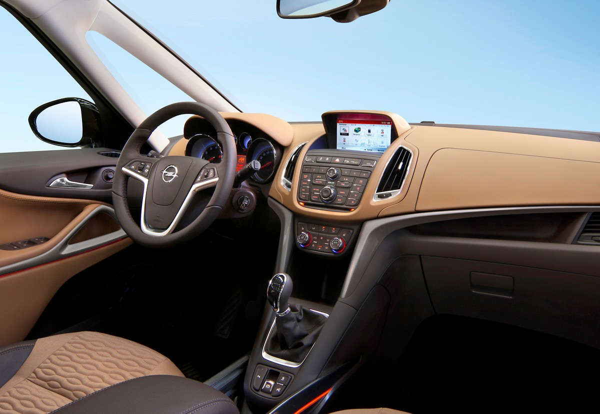 Opel wprowadza do Polski nową wersję rodzinnego auta. ZDJĘCIA