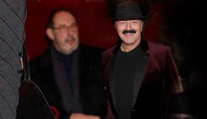 Džefri Pol Arnold Dej, Haris Džinović