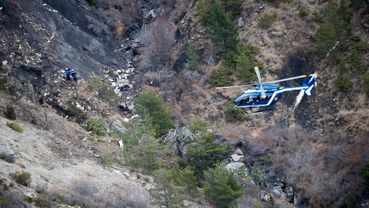 Katastrofa samolotu linii Germanwings wywołuje szok i pozostawia w sercu niewyobrażalną pustkę. Dodatkowo boli świadomość, że tragiczna śmierć spotkała tak wielu młodych ludzi, stojących u progu dorosłego życia - pisze w "Die Welt" Torsten Krauel.