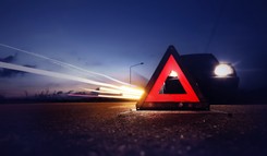 Groźny wypadek na Wale Miedzeszyńskim. Przyczepa wjechała w przystanek